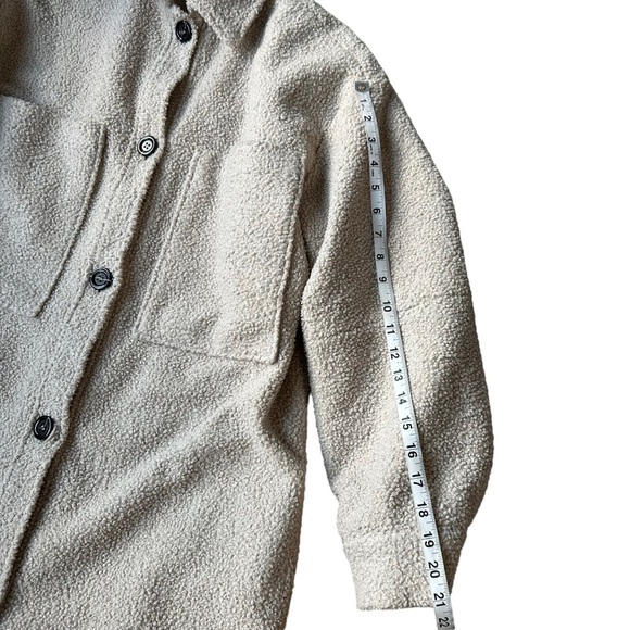 H&M Lightweight Beige Shearing Textured Button Front Shacket Jacket Size: Small - Picture 12 of 15